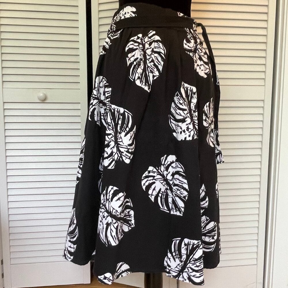 Black Zara Cotton Skirt with White Print